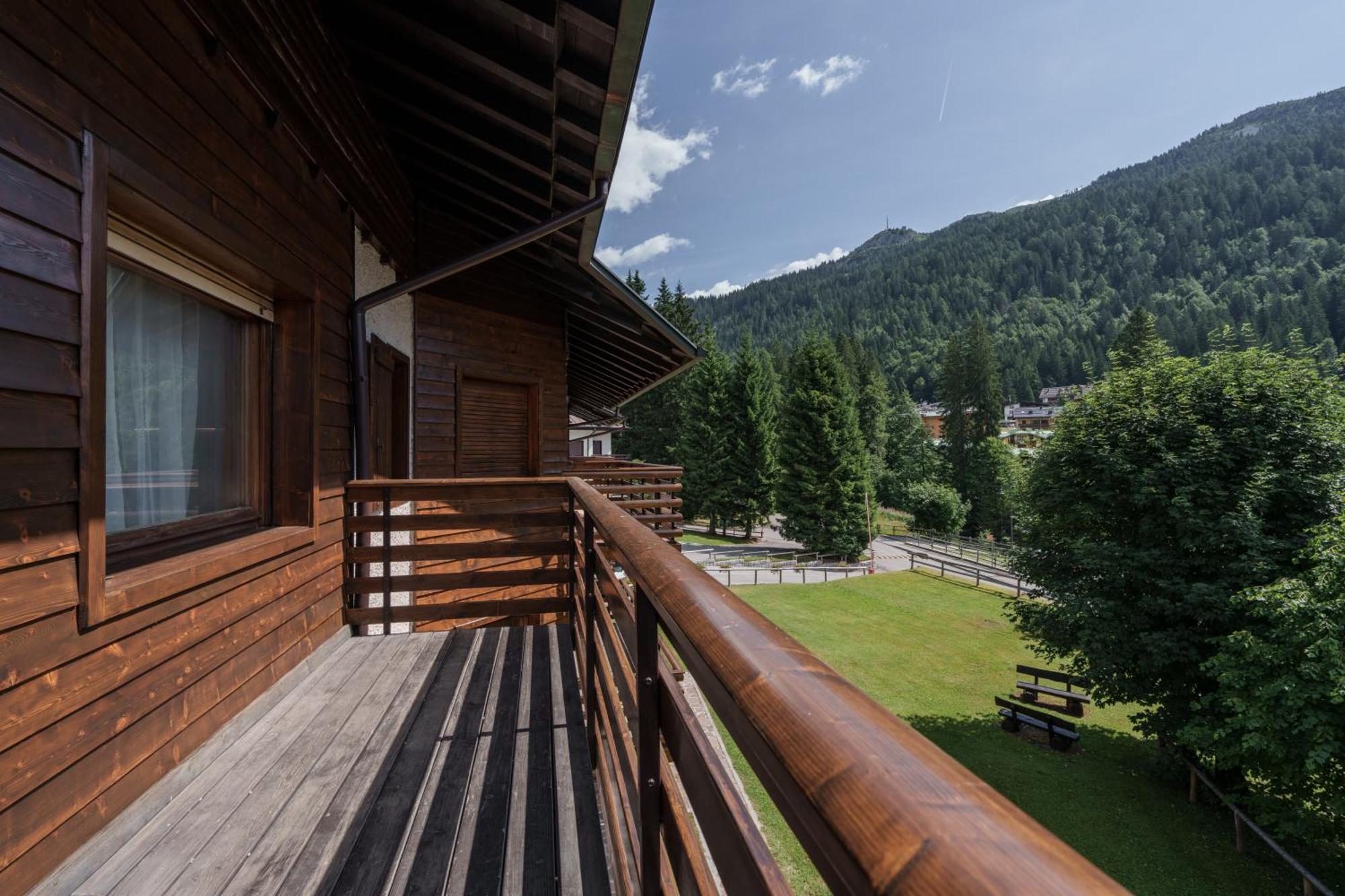 Area Apartments Madonna Di Campiglio Exterior photo